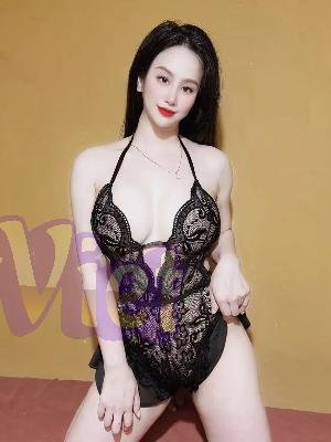 Emily (VN0135) Sexy massage and passionate sex